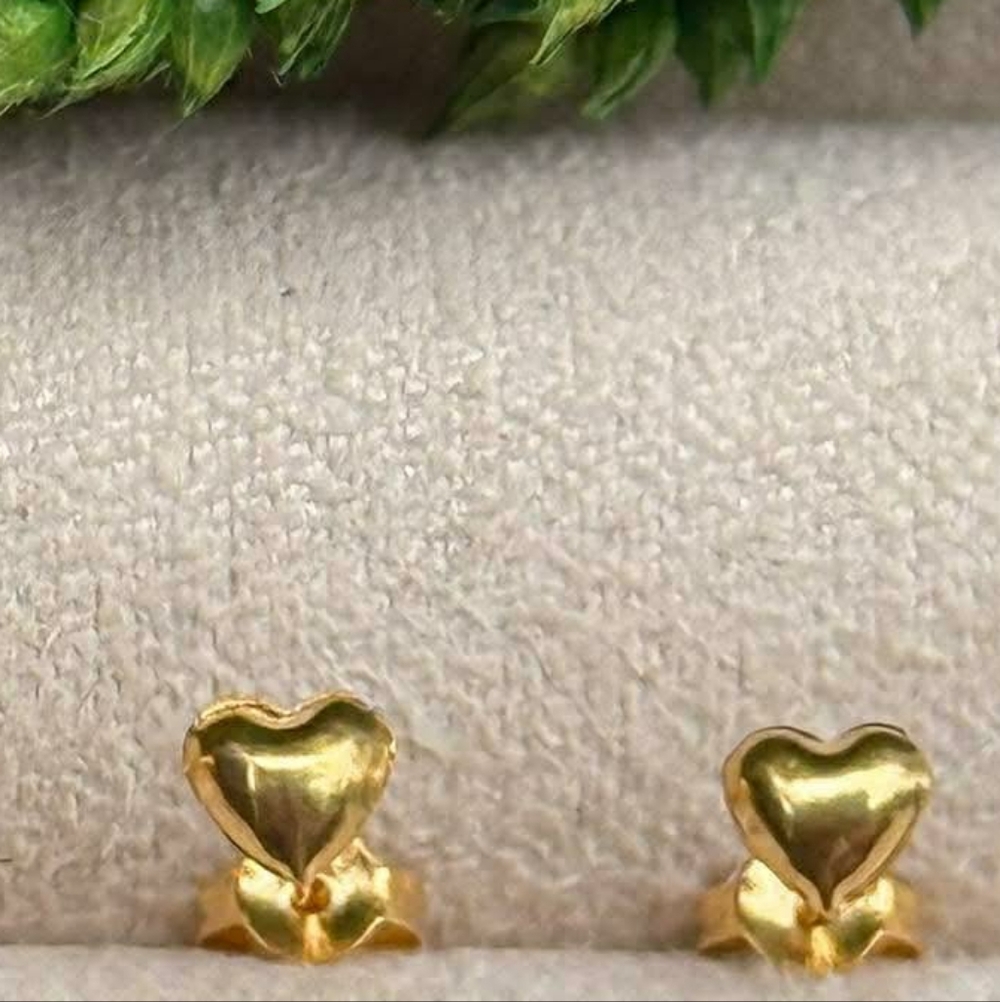 18k SD Gold Heart Stud Earrings 💯 Real Gold Pawnable LW Only